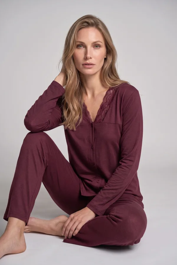 Dantel Detaylı Viskon Düğmeli Pijama Takımı