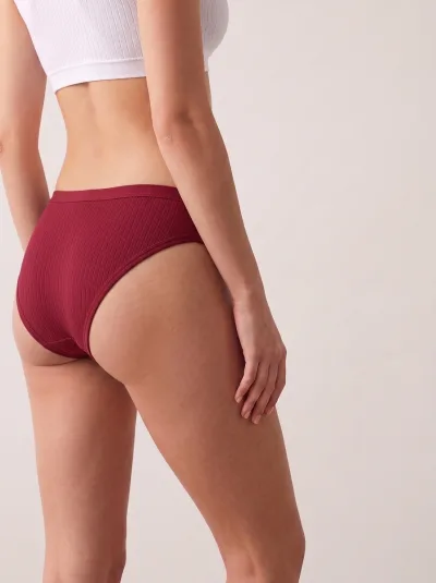 Kadın Pamuklu Slip Külot – Nefes Alabilen Esnek Ve Rahat Günlük İç Giyim